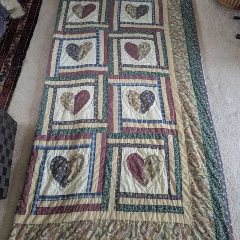 Vintage Handmade Sweet Paisley Heart Patchwork Quilt 82x83